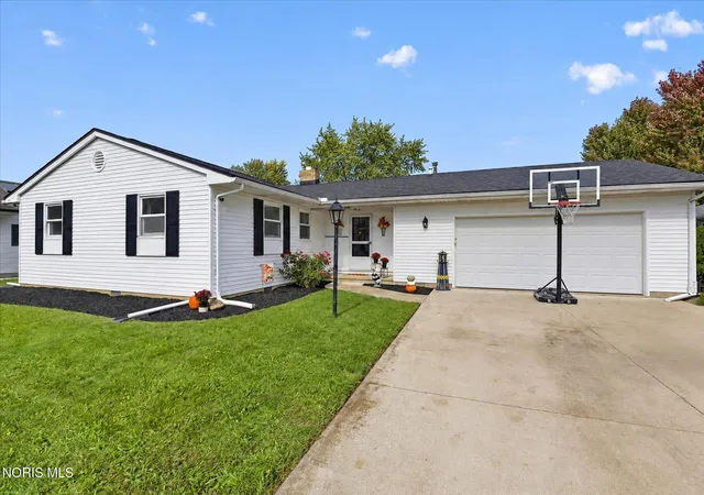 Photo 2 of Single family home for sale at 1310 Lagrange St, Napoleon, OH 43545 | MLS# 10014590 | Listing updated on 2026-10-19
