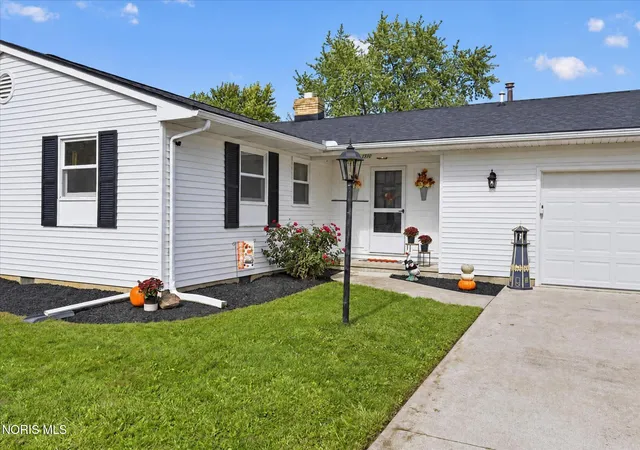 Photo 4 of Single family home for sale at 1310 Lagrange St, Napoleon, OH 43545 | MLS# 10014590 | Listing updated on 2026-10-19