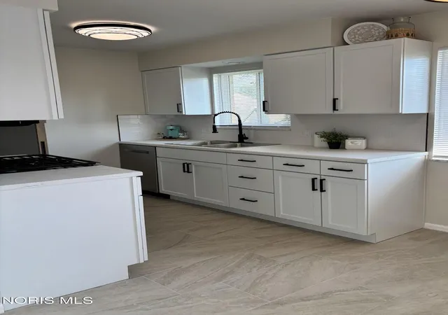 Photo 3 of Single family home for sale at 5510 San Paulo Dr, Toledo, OH 43612 | MLS# 10014645 | Listing updated on 2026-10-27
