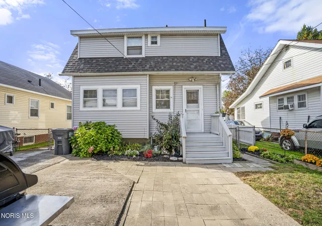 Photo 2 of Single family home for sale at 4132 Parrakeet Ave, Toledo, OH 43612 | MLS# 10014616 | Listing updated on 2026-10-27