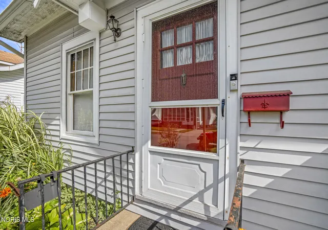 Photo 3 of Single family home for sale at 4132 Parrakeet Ave, Toledo, OH 43612 | MLS# 10014616 | Listing updated on 2026-10-27