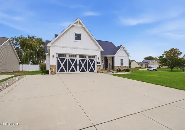 Photo 2 of Single family home for sale at 15 Cascade Ln, Delta, OH 43515 | MLS# 10014599 | Listing updated on 2026-10-26