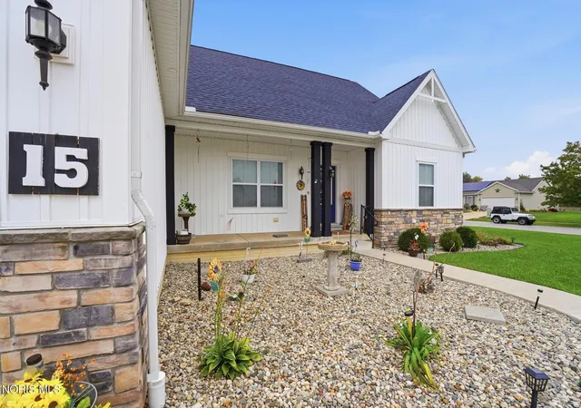 Photo 3 of Single family home for sale at 15 Cascade Ln, Delta, OH 43515 | MLS# 10014599 | Listing updated on 2026-10-26