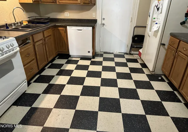 Photo 4 of Single family home for sale at 804 Yondota St, Toledo, OH 43605 | MLS# 10014603 | Listing updated on 2026-10-14