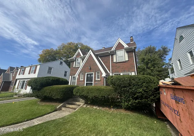 Photo 2 of Sale Pending at 1830 Wellesley Dr, Toledo, OH 43606 | MLS# 10014637 | Listing updated on 2026-10-20