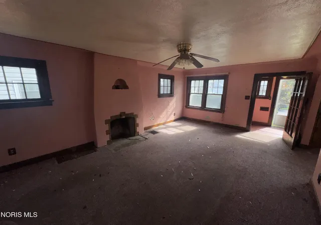 Photo 3 of Sale Pending at 1830 Wellesley Dr, Toledo, OH 43606 | MLS# 10014637 | Listing updated on 2026-10-20