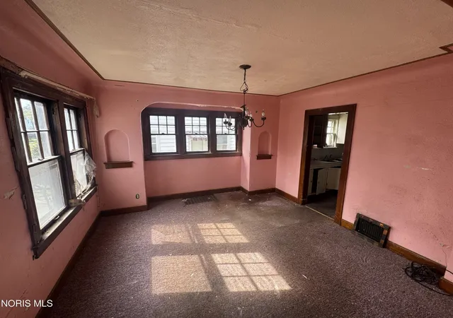 Photo 4 of Sale Pending at 1830 Wellesley Dr, Toledo, OH 43606 | MLS# 10014637 | Listing updated on 2026-10-20