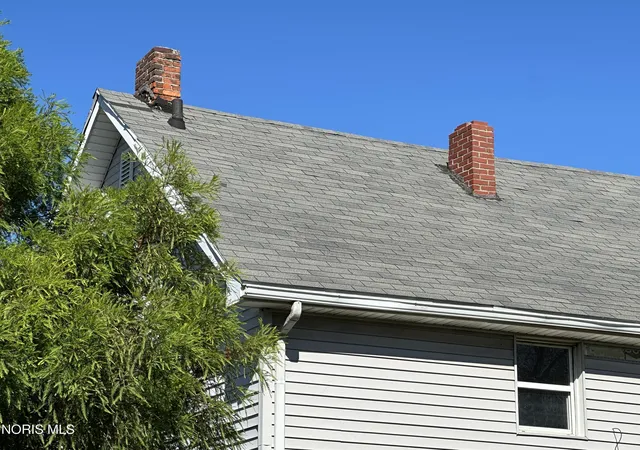 Photo 3 of Single family home for sale at 812 Yondota St, Toledo, OH 43605 | MLS# 10014606 | Listing updated on 2026-10-14