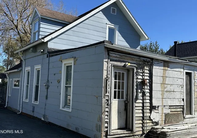 Photo 3 of Single family home for sale at 812 Yondota St, Toledo, OH 43605 | MLS# 10014606 | Listing updated on 2026-10-14