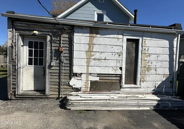 Photo 4 of Single family home for sale at 812 Yondota St, Toledo, OH 43605 | MLS# 10014606 | Listing updated on 2026-10-14