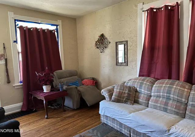 Photo 3 of Single family home for sale at 839 Kingston Ave, Toledo, OH 43605 | MLS# 10014611 | Listing updated on 2026-10-14