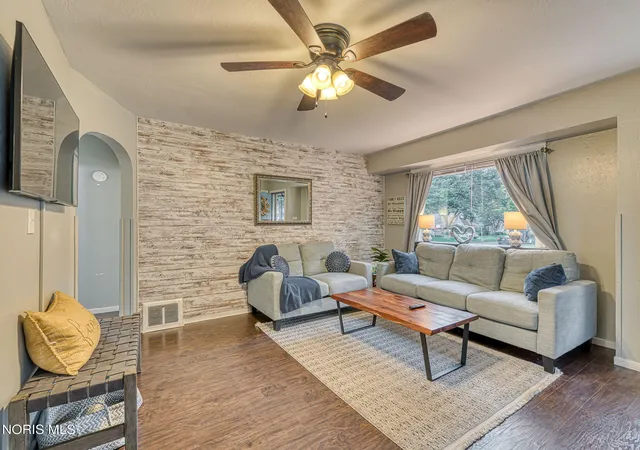 Photo 2 of Single family home for sale at 3902 Orono Dr, Toledo, OH 43614 | MLS# 10014762 | Listing updated on 2026-10-21