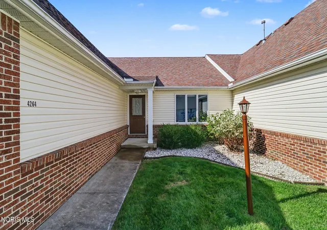 Photo 1 of Condo for sale at 4264 Townhouse Dr, Oregon, OH 43616 | MLS# 10014648 | Listing updated on 2026-10-29