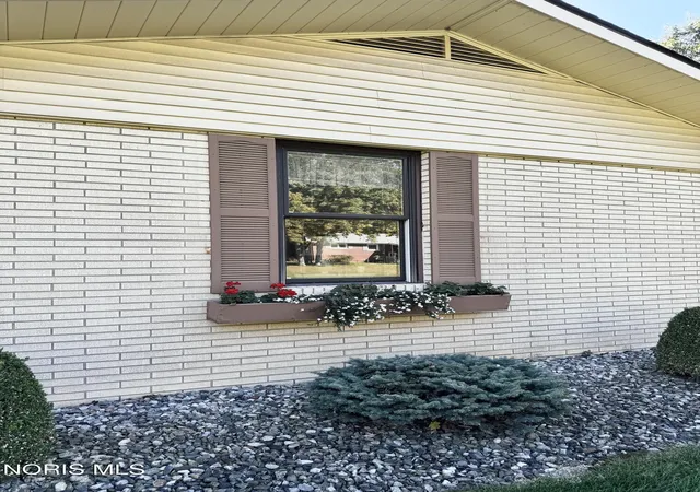 Photo 2 of Single family home for sale at 157 Anna Ln, Bryan, OH 43506 | MLS# 10014627 | Listing updated on 2026-10-26