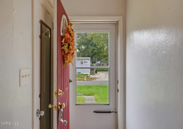 Photo 2 of Single family home for sale at 3204 Cherokee Rd, Toledo, OH 43613 | MLS# 10014647 | Listing updated on 2026-10-26