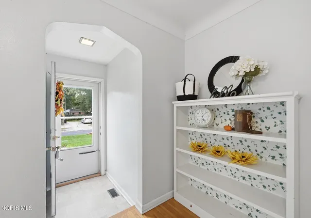 Photo 3 of Single family home for sale at 3204 Cherokee Rd, Toledo, OH 43613 | MLS# 10014647 | Listing updated on 2026-10-26