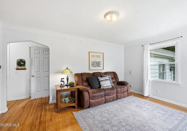 Photo 3 of Single family home for sale at 3204 Cherokee Rd, Toledo, OH 43613 | MLS# 10014647 | Listing updated on 2026-10-26