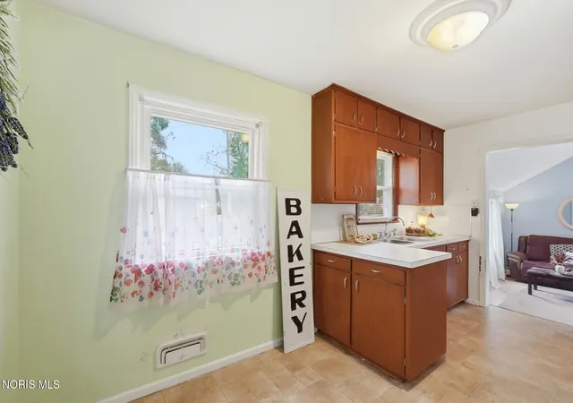 Photo 4 of Single family home for sale at 3204 Cherokee Rd, Toledo, OH 43613 | MLS# 10014647 | Listing updated on 2026-10-26
