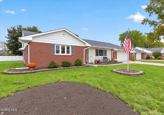 Photo 1 of Single family home for sale at 1050 Clairmont Ave, Napoleon, OH 43545 | MLS# 10014642 | Listing updated on 2026-10-26