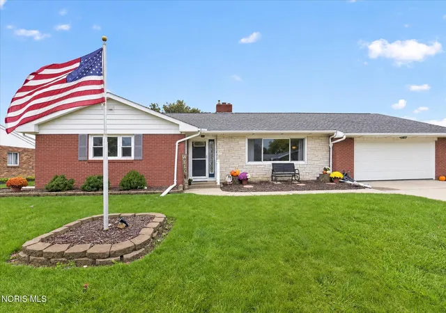 Photo 3 of Single family home for sale at 1050 Clairmont Ave, Napoleon, OH 43545 | MLS# 10014642 | Listing updated on 2026-10-26