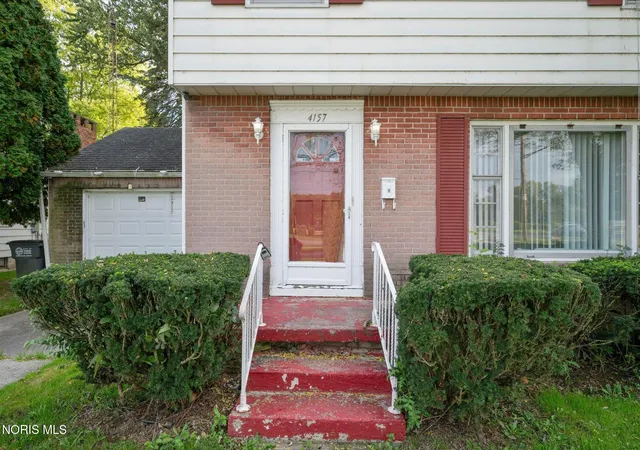 Photo 3 of Single family home for sale at 4157 Dorchester Dr, Toledo, OH 43607 | MLS# 10014697 | Listing updated on 2026-10-14