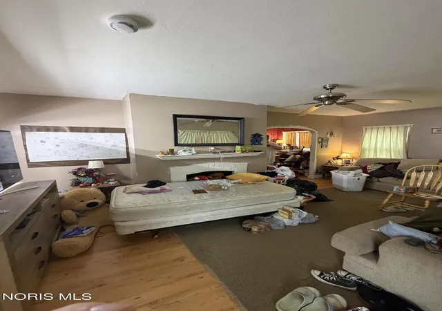 Photo 2 of Single family home for sale at 1387 Glenview Rd, Toledo, OH 43614 | MLS# 10014633 | Listing updated on 2026-10-15