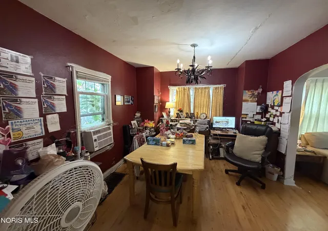 Photo 3 of Single family home for sale at 1387 Glenview Rd, Toledo, OH 43614 | MLS# 10014633 | Listing updated on 2026-10-15