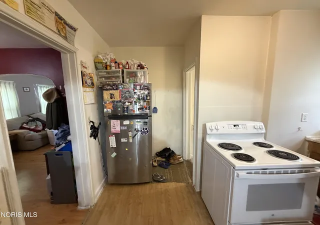 Photo 3 of Single family home for sale at 1387 Glenview Rd, Toledo, OH 43614 | MLS# 10014633 | Listing updated on 2026-10-15
