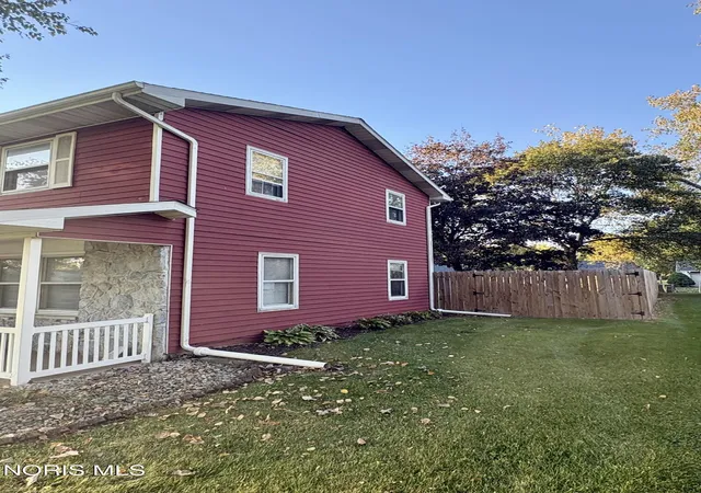 Photo 2 of Single family home for sale at 333 Fairview Dr, Bryan, OH 43506 | MLS# 10014646 | Listing updated on 2026-10-26