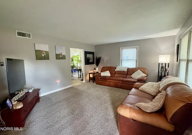 Photo 4 of Single family home for sale at 333 Fairview Dr, Bryan, OH 43506 | MLS# 10014646 | Listing updated on 2026-10-26