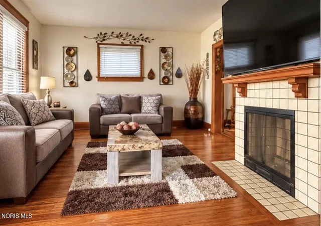 Photo 2 of Single family home for sale at 1923 Perth St, Toledo, OH 43607 | MLS# 10014725 | Listing updated on 2026-10-22