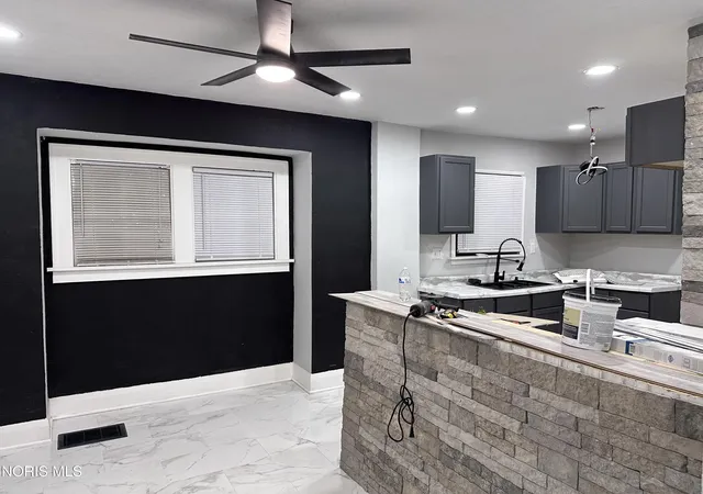 Photo 3 of Sale Pending at 1949 Talbot St, Toledo, OH 43613 | MLS# 10014730 | Listing updated on 2026-10-28