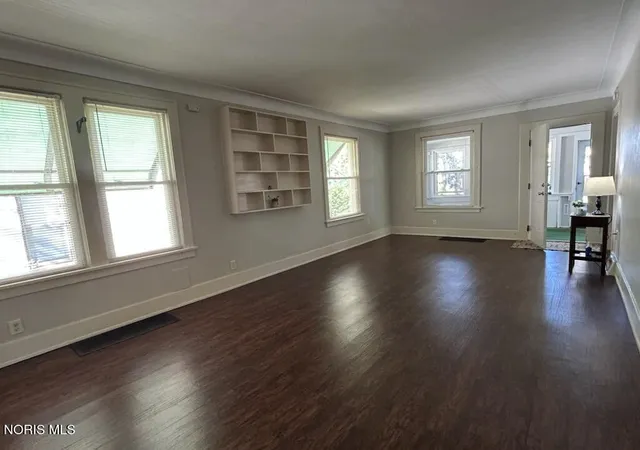 Photo 3 of Single family home for sale at 1214 Ellis Ave, Toledo, OH 43605 | MLS# 10014669 | Listing updated on 2026-10-23