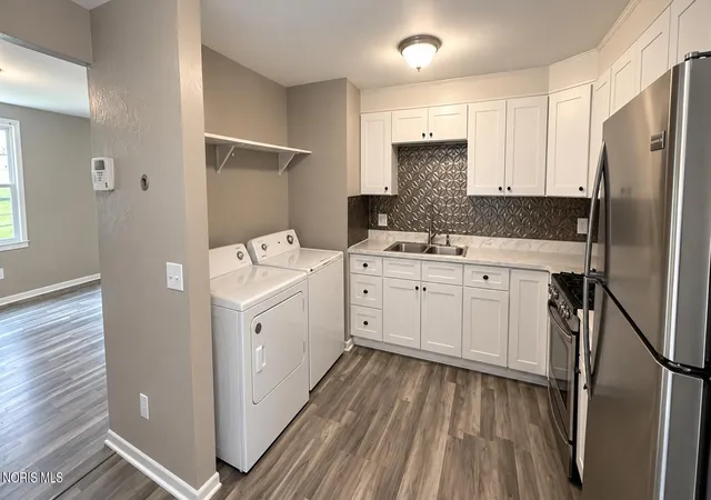 Photo 3 of Single family home for sale at 908 Burke Glen Rd, Toledo, OH 43607 | MLS# 10014684 | Listing updated on 2026-10-26