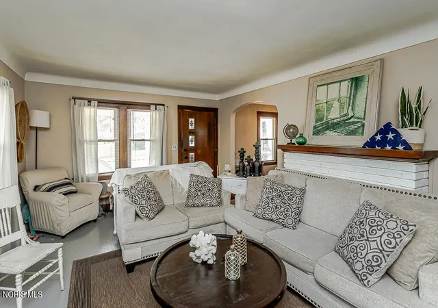 Photo 4 of Sale Pending at 3242 Glenn St, Toledo, OH 43613 | MLS# 10014742 | Listing updated on 2026-10-19