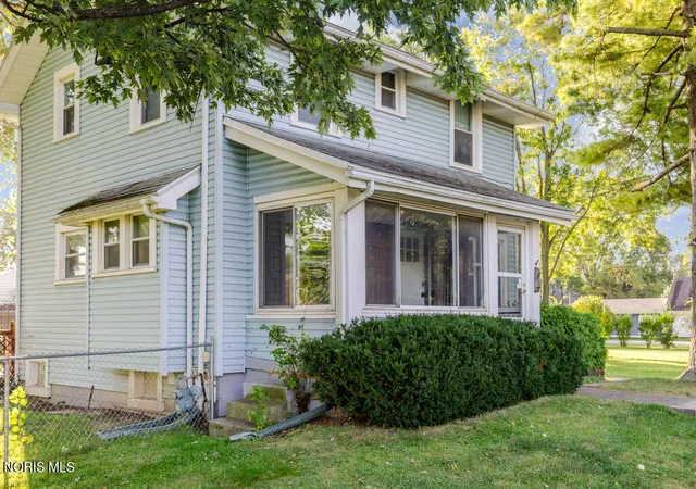 Photo 3 of Single family home for sale at 735 Gould St, Northwood, OH 43619 | MLS# 10014699 | Listing updated on 2026-10-14