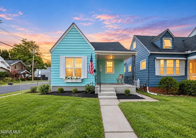Photo 2 of Single family home for sale at 901 Toronto Ave, Toledo, OH 43609 | MLS# 10014720 | Listing updated on 2026-10-26