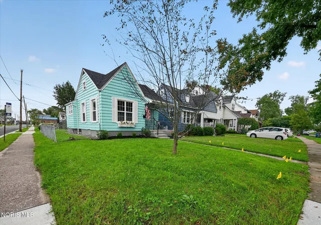 Photo 3 of Single family home for sale at 901 Toronto Ave, Toledo, OH 43609 | MLS# 10014720 | Listing updated on 2026-10-26