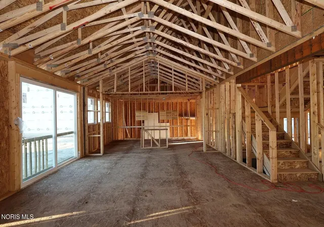 Photo 3 of Sale Pending at 9146 Mile View Ct, Sylvania, OH 43560 | MLS# 10014712 | Listing updated on 2026-10-18