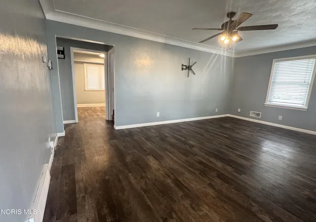 Photo 3 of Sale Pending at 233 Midvale Ave, Toledo, OH 43605 | MLS# 10014748 | Listing updated on 2026-10-25