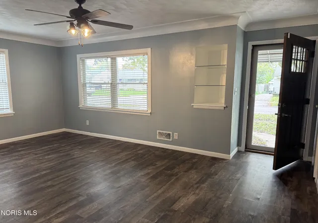 Photo 4 of Sale Pending at 233 Midvale Ave, Toledo, OH 43605 | MLS# 10014748 | Listing updated on 2026-10-25
