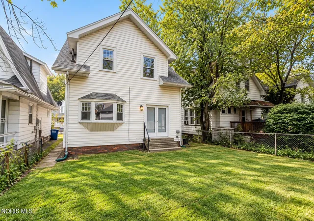 Photo 3 of Single family home for sale at 625 Nicholas St, Toledo, OH 43609 | MLS# 10014846 | Listing updated on 2026-10-27
