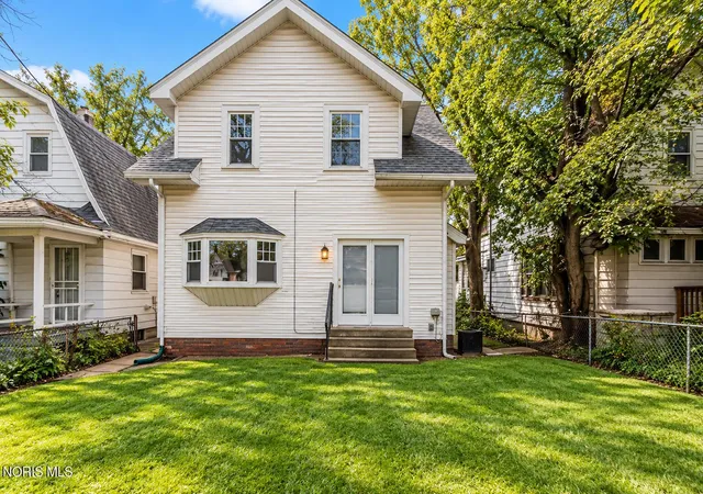 Photo 4 of Single family home for sale at 625 Nicholas St, Toledo, OH 43609 | MLS# 10014846 | Listing updated on 2026-10-27