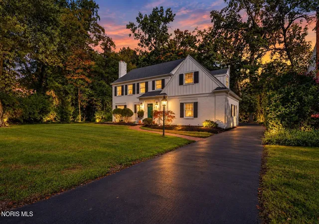 Photo 2 of Single family home for sale at 4146 Sheraton Rd, Ottawa Hills, OH 43606 | MLS# 10014759 | Listing updated on 2026-10-28