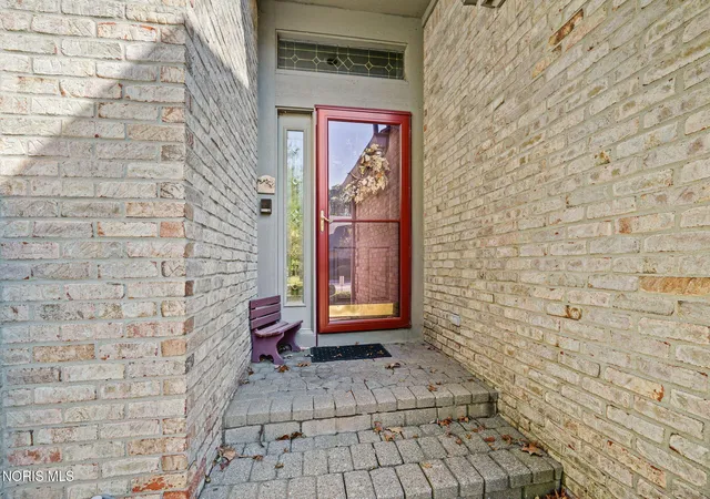 Photo 3 of House for sale at 35 Wolf Ridge Dr, Holland, OH 43528 | MLS# 10014906 | Listing updated on 2026-10-29