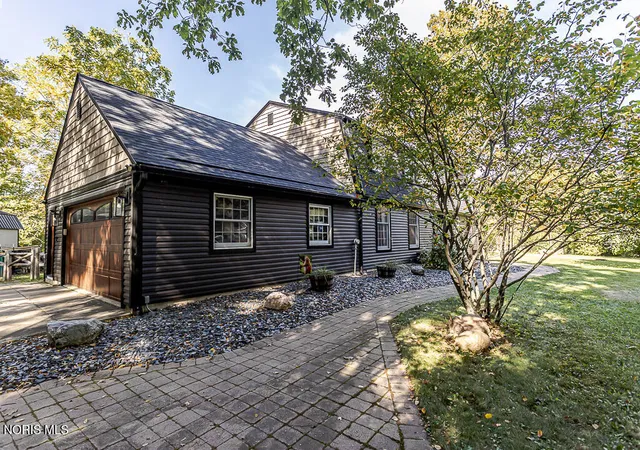 Photo 2 of Single family home for sale at 56 Back Bay Rd, Bowling Green, OH 43402 | MLS# 10014873 | Listing updated on 2026-10-27