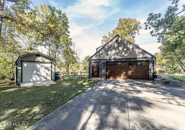 Photo 3 of Single family home for sale at 56 Back Bay Rd, Bowling Green, OH 43402 | MLS# 10014873 | Listing updated on 2026-10-27
