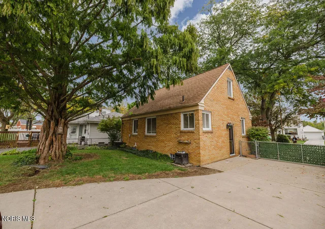 Photo 3 of Single family home for sale at 3156 Rocksberry Ave, Toledo, OH 43614 | MLS# 10014738 | Listing updated on 2026-10-20