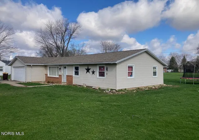 Photo 4 of Single family home for sale at 303 E Curtis St, Stryker, OH 43557 | MLS# 10014743 | Listing updated on 2026-10-15