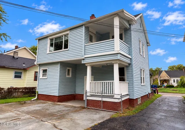 Photo 3 of Single family home for sale at 1721 Mansfield Rd, Toledo, OH 43613 | MLS# 10014777 | Listing updated on 2026-10-28